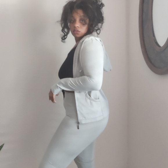 Sweatsuit set - Picture 3 of 4